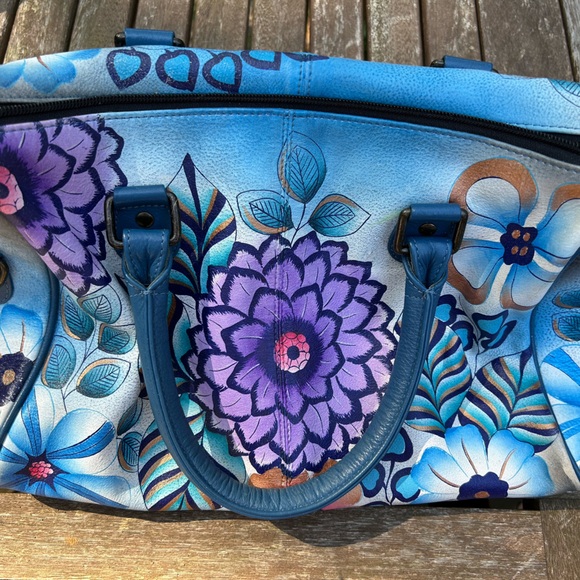 I have 5 Anushku pocketbooks for 75 dollars a piece - Picture 7 of 10